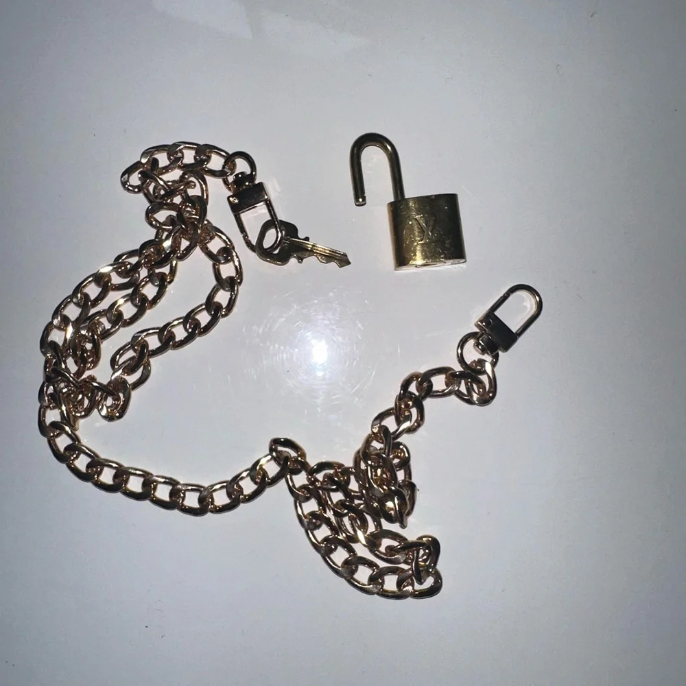 LV Lock & Key #313 - Picture 7 of 10